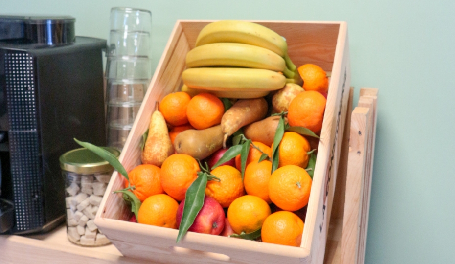 Panier de fruits livré à votre bureau pour améliorer la QVT de votre entreprise